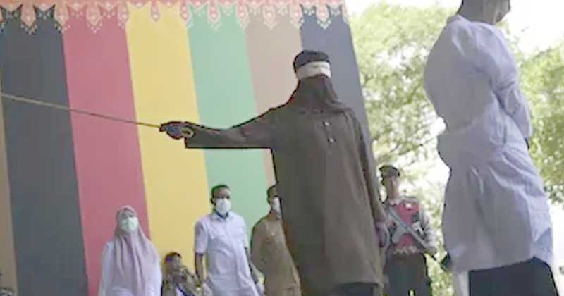 সমকামিতার অভিযোগে দুই যুবককে প্রকাশ্যে ৭৬ বেত্রাঘাত - the Bengali Times সমকামিতার অভিযোগে দুই যুবককে প্রকাশ্যে ৭৬ বেত্রাঘাত - the Bengali Times