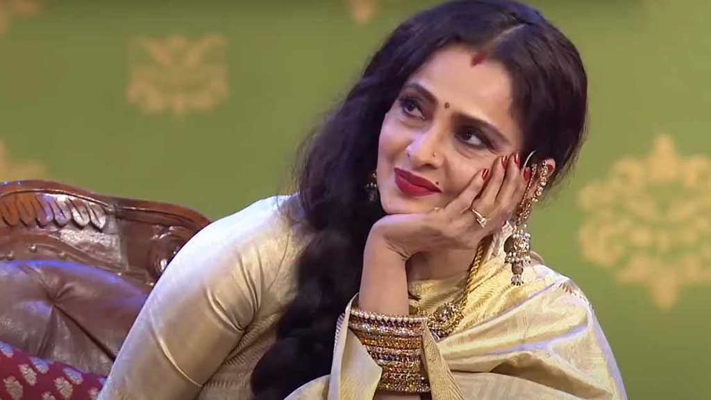 সম্মতি ছাড়া রেখাকে ৫ মিনিট ধরে চুমু, কান্নায় ভেঙে পড়েন অভিনেত্রী - the Bengali Times