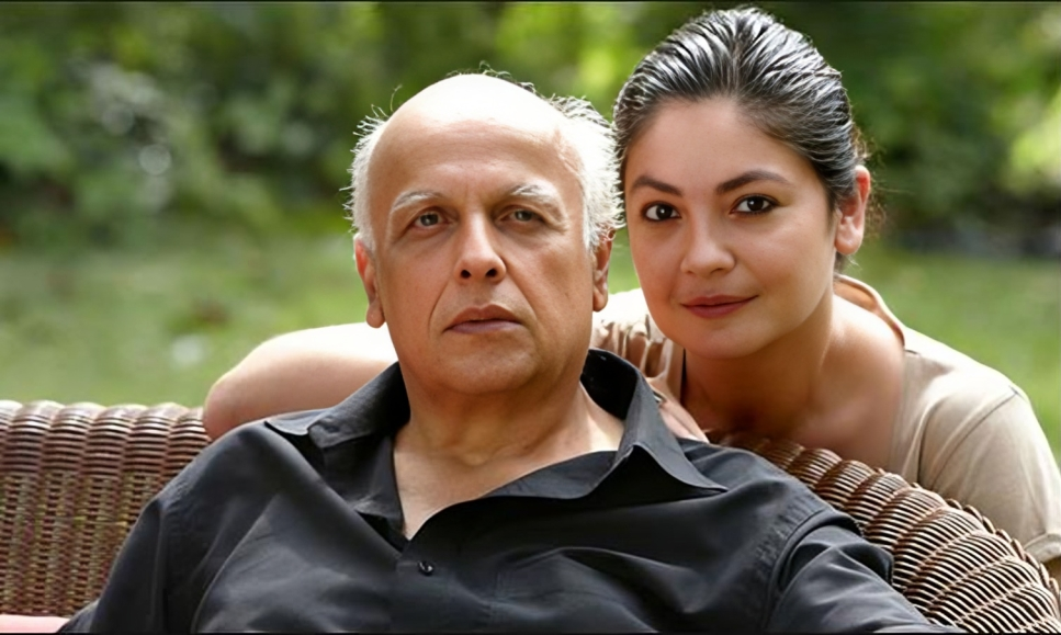 মেয়ে পূজাকে ‘চুমু’ বিতর্ক, মহেশ ভাটের ‘জটিল’ পারিবারিক জীবন - the Bengali Times মেয়ে পূজাকে ‘চুমু’ বিতর্ক, মহেশ ভাটের ‘জটিল’ পারিবারিক জীবন - the Bengali Times