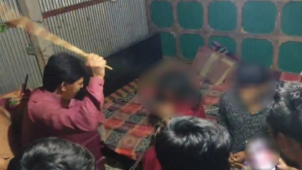 প্রবাসীর স্ত্রীকে জোরপূর্বক যুবদল সভাপতির সঙ্গে বিয়ে দিলেন আ. লীগ নেতা - the Bengali Times প্রবাসীর স্ত্রীকে জোরপূর্বক যুবদল সভাপতির সঙ্গে বিয়ে দিলেন আ. লীগ নেতা - the Bengali Times