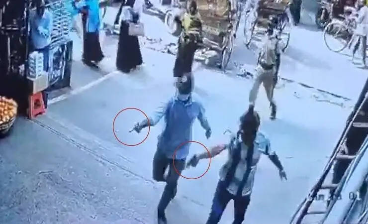 ফিল্মী স্টাইলে গুলি করা হয় ‘শীর্ষ সন্ত্রাসী’ মামুনকে, সিসি ক্যামেরার ফুটেজে যা দেখা গেল - the Bengali Times ফিল্মী স্টাইলে গুলি করা হয় ‘শীর্ষ সন্ত্রাসী’ মামুনকে, সিসি ক্যামেরার ফুটেজে যা দেখা গেল - the Bengali Times