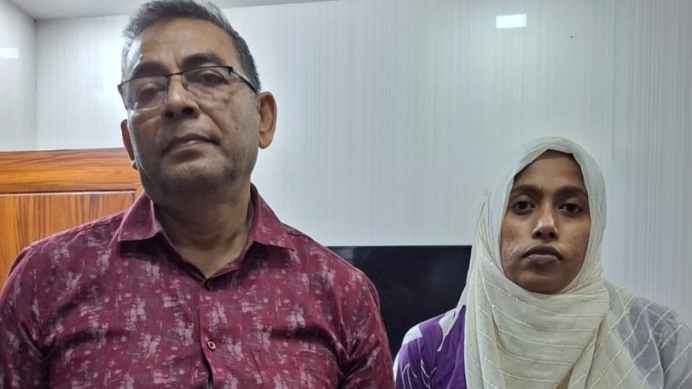 মহিলা যুবলীগ সদস্যসহ আওয়ামী লীগ সভাপতি আপত্তিকর অবস্থায় গ্রেফতার - the Bengali Times