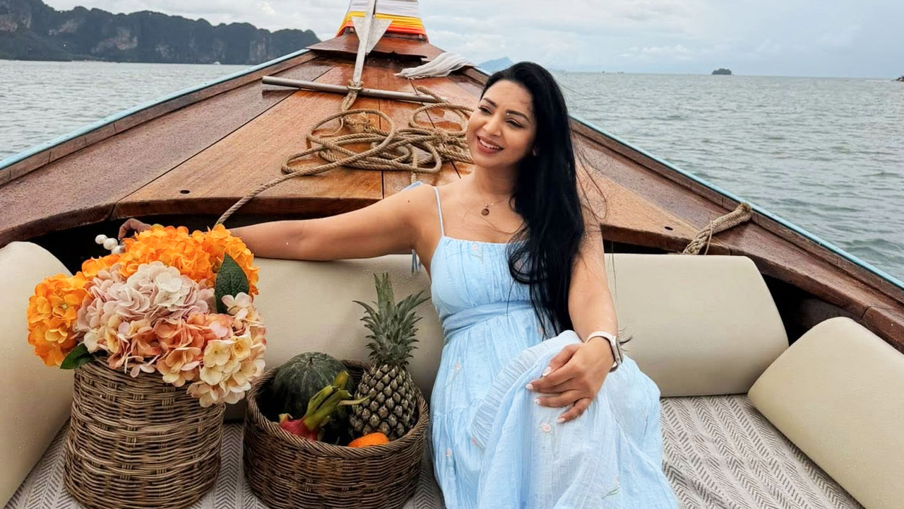 প্রভা এখন সমুদ্র বিলাসে মগ্ন - the Bengali Times প্রভা এখন সমুদ্র বিলাসে মগ্ন - the Bengali Times