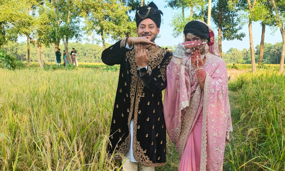 বিএনপির মনোনয়ন ইস্যুতে এবার ধানক্ষেতে দাঁড়িয়ে নবদম্পতির রিভিউ আবেদন - the Bengali Times বিএনপির মনোনয়ন ইস্যুতে এবার ধানক্ষেতে দাঁড়িয়ে নবদম্পতির রিভিউ আবেদন - the Bengali Times