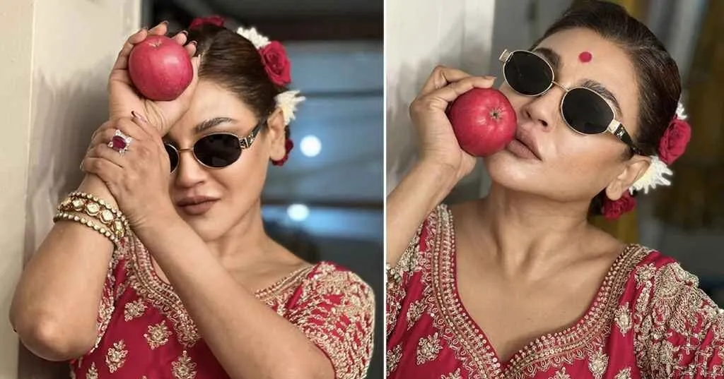 জয়ার হাতে টুকটুকে লাল আপেল, ক্যাপশনে রহস্য - the Bengali Times জয়ার হাতে টুকটুকে লাল আপেল, ক্যাপশনে রহস্য - the Bengali Times