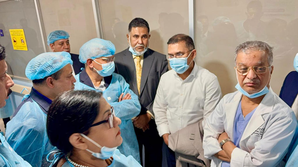 স্ত্রী-কন্যাকে নিয়ে মায়ের পাশে তারেক রহমানের দেড় ঘণ্টা - the Bengali Times স্ত্রী-কন্যাকে নিয়ে মায়ের পাশে তারেক রহমানের দেড় ঘণ্টা - the Bengali Times