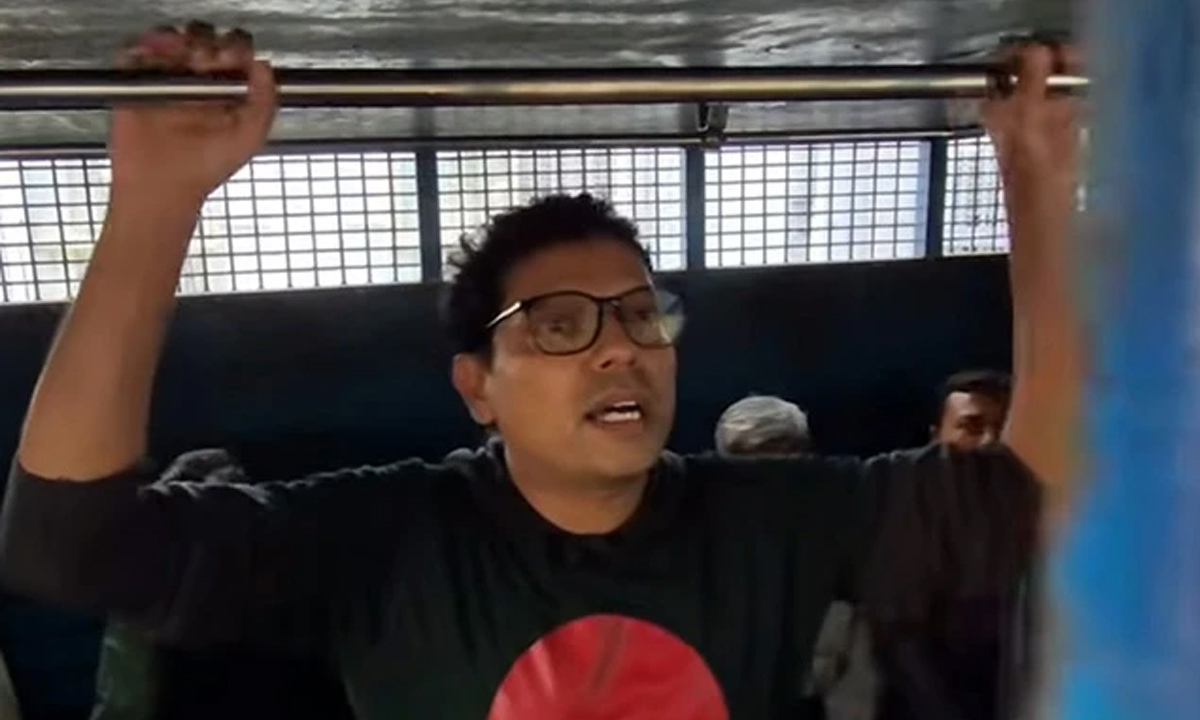 প্রিজনভ্যানে জাতীয় সংগীত গাইতে গাইতে ট্রাইব্যুনাল ছাড়লেন পলক - the Bengali Times