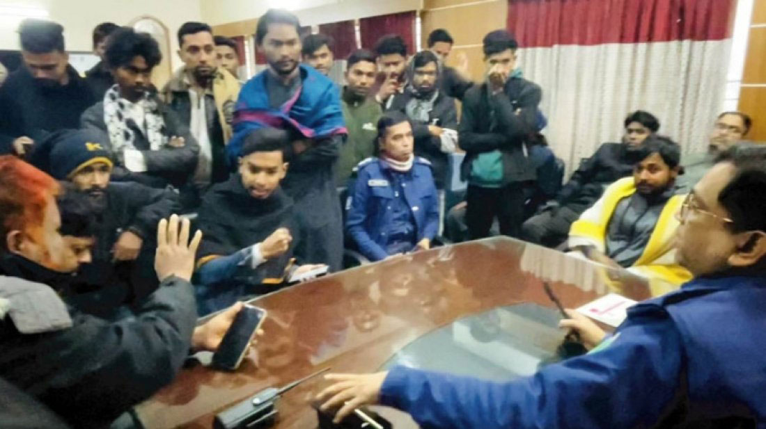‘আমরা থানা পুড়িয়েছি, এসআই সন্তোষকে জ্বালিয়ে দিয়েছিলাম’—ওসিকে বৈষম্যবিরোধী ছাত্রনেতার হুমকি - the Bengali Times ‘আমরা থানা পুড়িয়েছি, এসআই সন্তোষকে জ্বালিয়ে দিয়েছিলাম’—ওসিকে বৈষম্যবিরোধী ছাত্রনেতার হুমকি - the Bengali Times