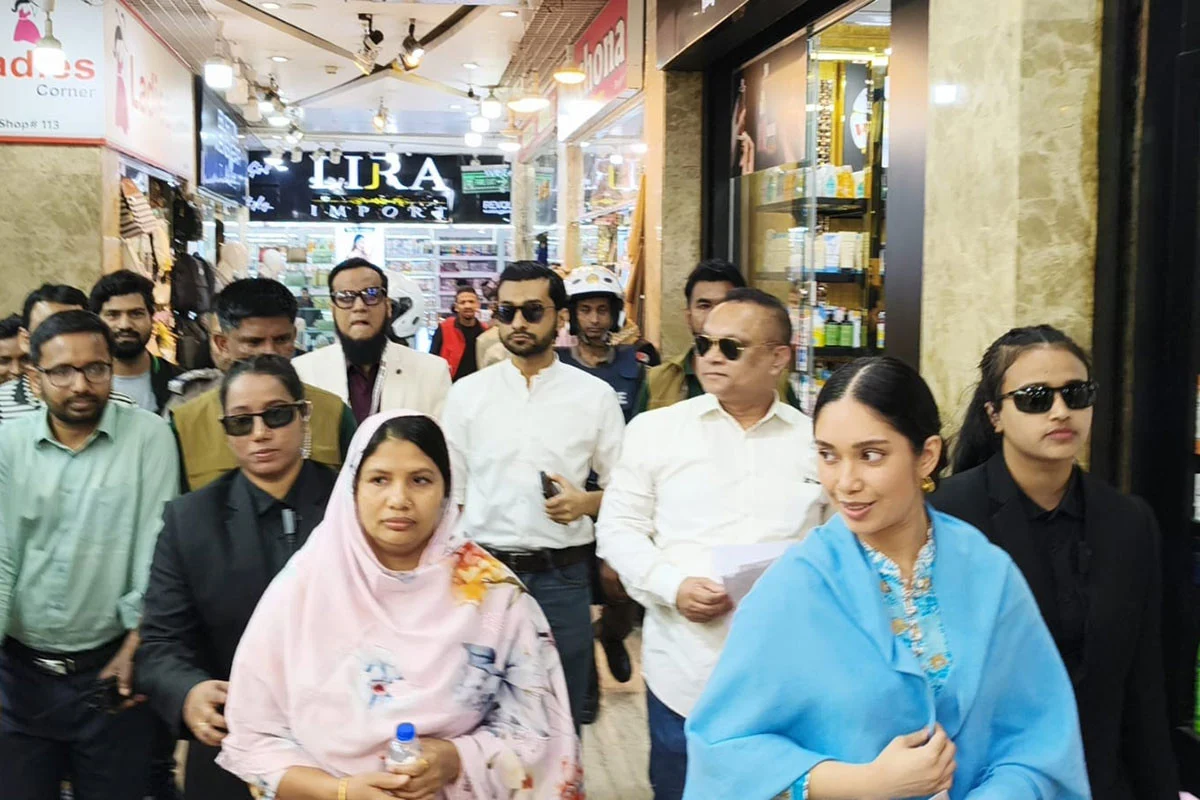 তারেক রহমানের নির্বাচনী প্রচারণায় মেয়ে জাইমা রহমান - the Bengali Times তারেক রহমানের নির্বাচনী প্রচারণায় মেয়ে জাইমা রহমান - the Bengali Times