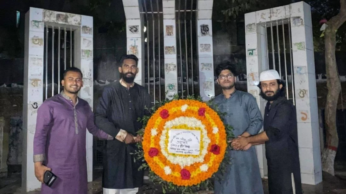 শহীদ মিনারে ফুল দিলো নিষিদ্ধ ছাত্রলীগ, ২৩ সেকেন্ডের ভিডিও ভাইরাল - the Bengali Times শহীদ মিনারে ফুল দিলো নিষিদ্ধ ছাত্রলীগ, ২৩ সেকেন্ডের ভিডিও ভাইরাল - the Bengali Times
