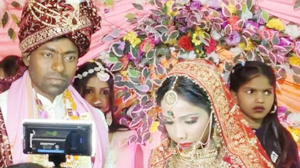 বিয়ের অনুষ্ঠানে প্রাক্তন প্রেমিকাকে গুলি করলেন প্রেমিক - the Bengali Times বিয়ের অনুষ্ঠানে প্রাক্তন প্রেমিকাকে গুলি করলেন প্রেমিক - the Bengali Times