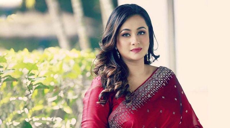 সৌদি বিমানবন্দরে অভিনেত্রী পূর্ণিমাকে দেখে তরুণের কাণ্ড! - the Bengali Times সৌদি বিমানবন্দরে অভিনেত্রী পূর্ণিমাকে দেখে তরুণের কাণ্ড! - the Bengali Times