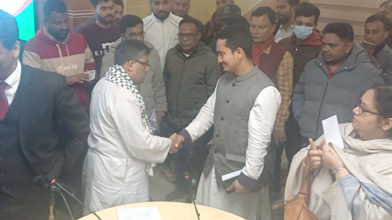 হেরে গিয়েও সৌহার্দ্যের নজির গড়লেন সারজিস আলম - the Bengali Times হেরে গিয়েও সৌহার্দ্যের নজির গড়লেন সারজিস আলম - the Bengali Times