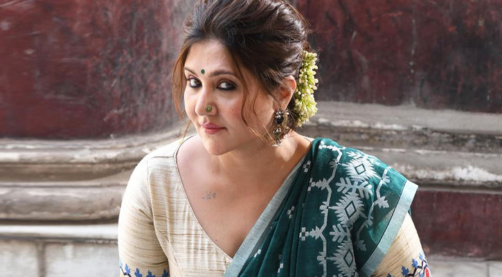 একসঙ্গে তিন-চারটে প্রেম করার ‘পরামর্শ’ স্বস্তিকার! - the Bengali Times একসঙ্গে তিন-চারটে প্রেম করার ‘পরামর্শ’ স্বস্তিকার! - the Bengali Times