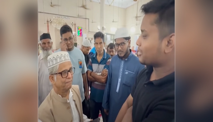 ‘আপনি আমাকে জঙ্গি বলেছিলেন স্যার’, ঢাবির সাবেক ভিসিকে হাসনাত - the Bengali Times