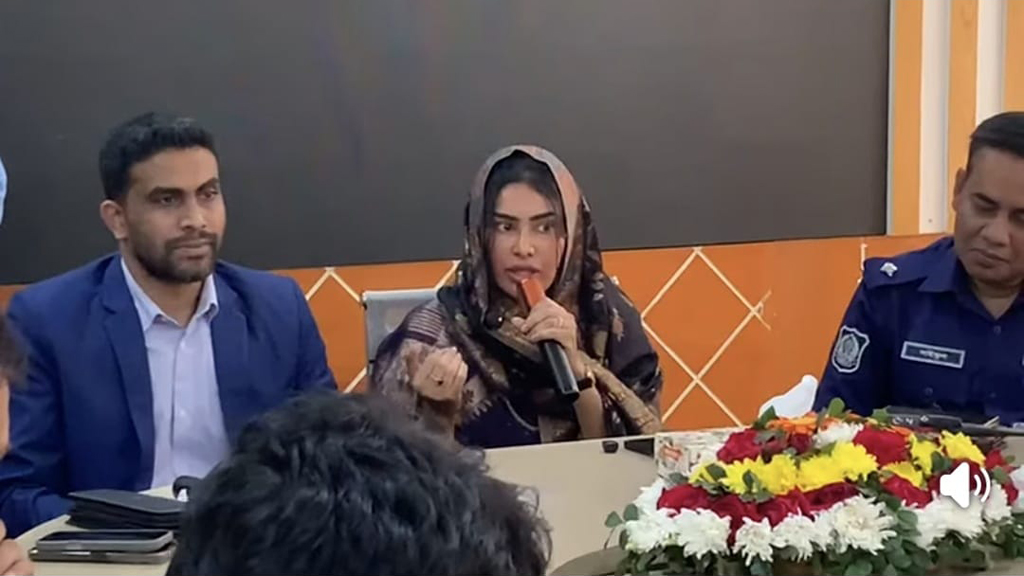প্রশাসনের সভায় এমপির বউ, ইউএনও-এসি ল্যান্ড বদলি - the Bengali Times প্রশাসনের সভায় এমপির বউ, ইউএনও-এসি ল্যান্ড বদলি - the Bengali Times