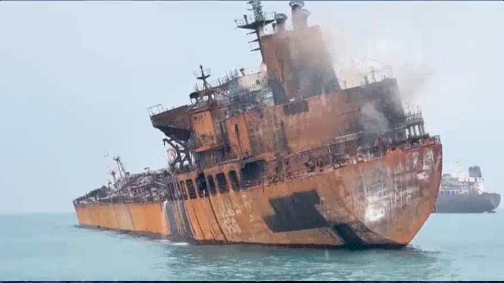 মার্কিন তেলবাহী ট্যাঙ্কারে ইরানের হামলা, নিহত ১ - the Bengali Times মার্কিন তেলবাহী ট্যাঙ্কারে ইরানের হামলা, নিহত ১ - the Bengali Times