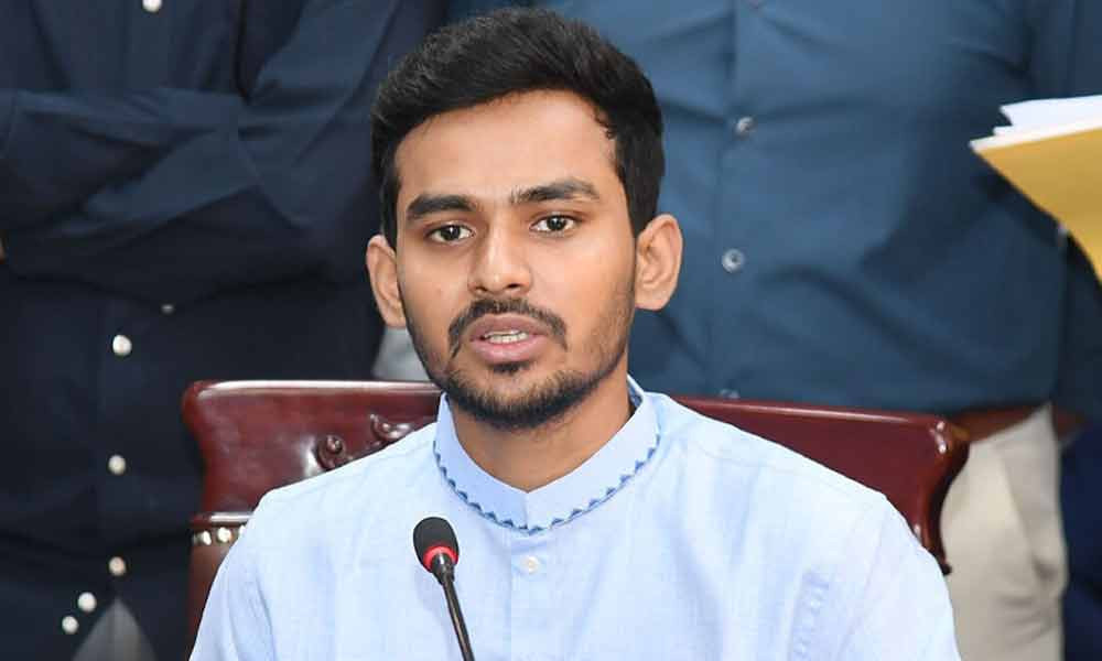 মধ্যরাতে আসিফ মাহমুদের ৩ শব্দের ফেসবুক পোস্ট ভাইরাল - the Bengali Times