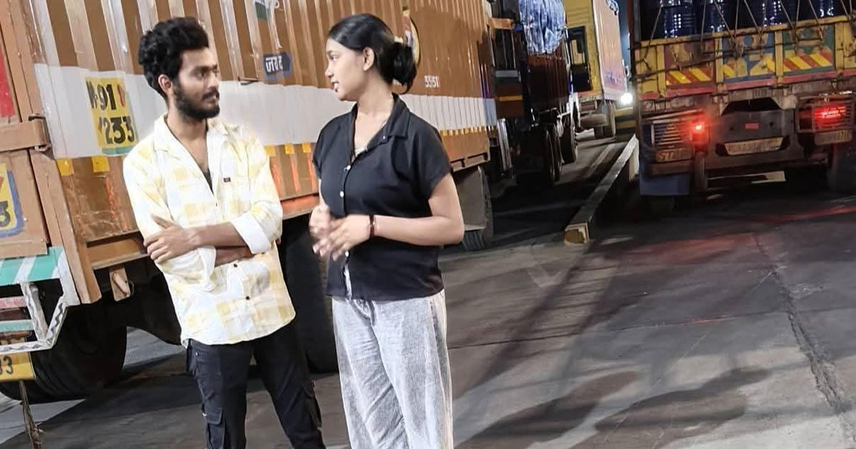 ভালোবাসার টানে ট্রাক চালক স্বামীর হেলপার স্ত্রী নিজেই - the Bengali Times ভালোবাসার টানে ট্রাক চালক স্বামীর হেলপার স্ত্রী নিজেই - the Bengali Times