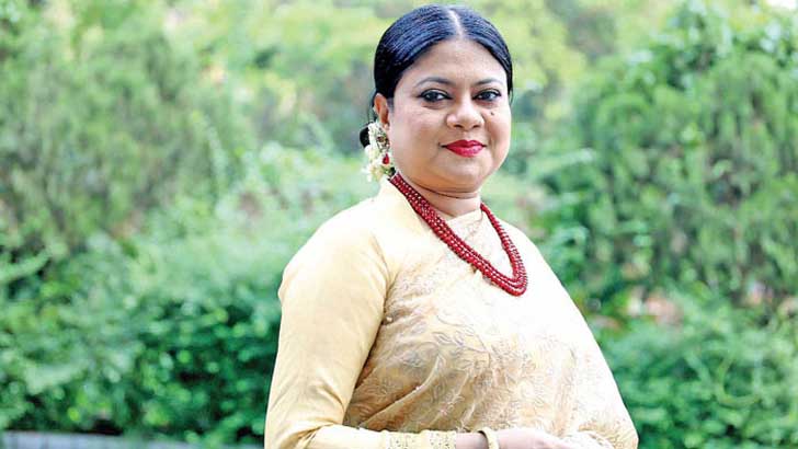 সংরক্ষিত নারী আসনের ফরম সংগ্রহে নেত্রীদের তোপের মুখে কনকচাঁপা, যা বললেন গায়িকা - the Bengali Times সংরক্ষিত নারী আসনের ফরম সংগ্রহে নেত্রীদের তোপের মুখে কনকচাঁপা, যা বললেন গায়িকা - the Bengali Times