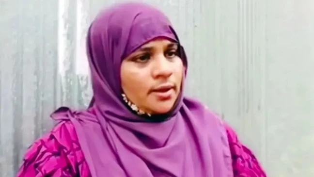 বিয়ের দাবিতে যুবকের বাড়িতে ৫ সন্তানের জননী, অতঃপর… - the Bengali Times বিয়ের দাবিতে যুবকের বাড়িতে ৫ সন্তানের জননী, অতঃপর… - the Bengali Times