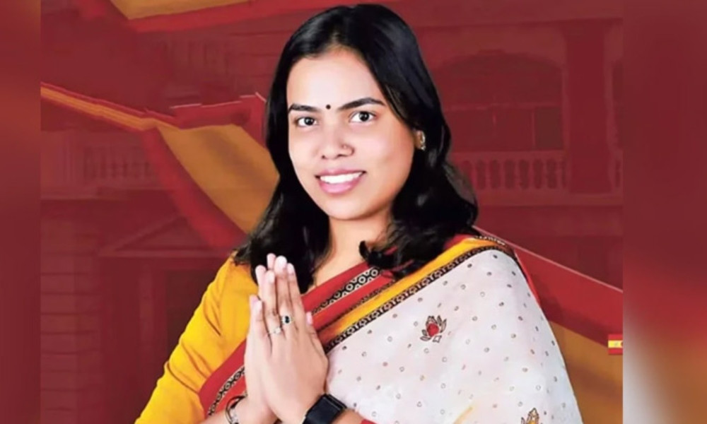বিজয়ের মন্ত্রিসভায় সর্বকনিষ্ঠ সদস্য কীর্তনা, জানেন ৫ ভাষা - the Bengali Times বিজয়ের মন্ত্রিসভায় সর্বকনিষ্ঠ সদস্য কীর্তনা, জানেন ৫ ভাষা - the Bengali Times