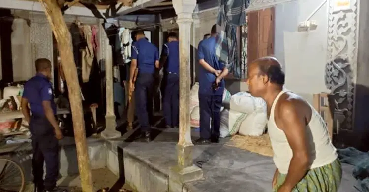 রাতে আলাদা ঘরে ঘুমাতে যান স্বামী-স্ত্রী, হঠাৎ স্ত্রীর গোঙানির শব্দ শুনতে পেয়ে… - the Bengali Times