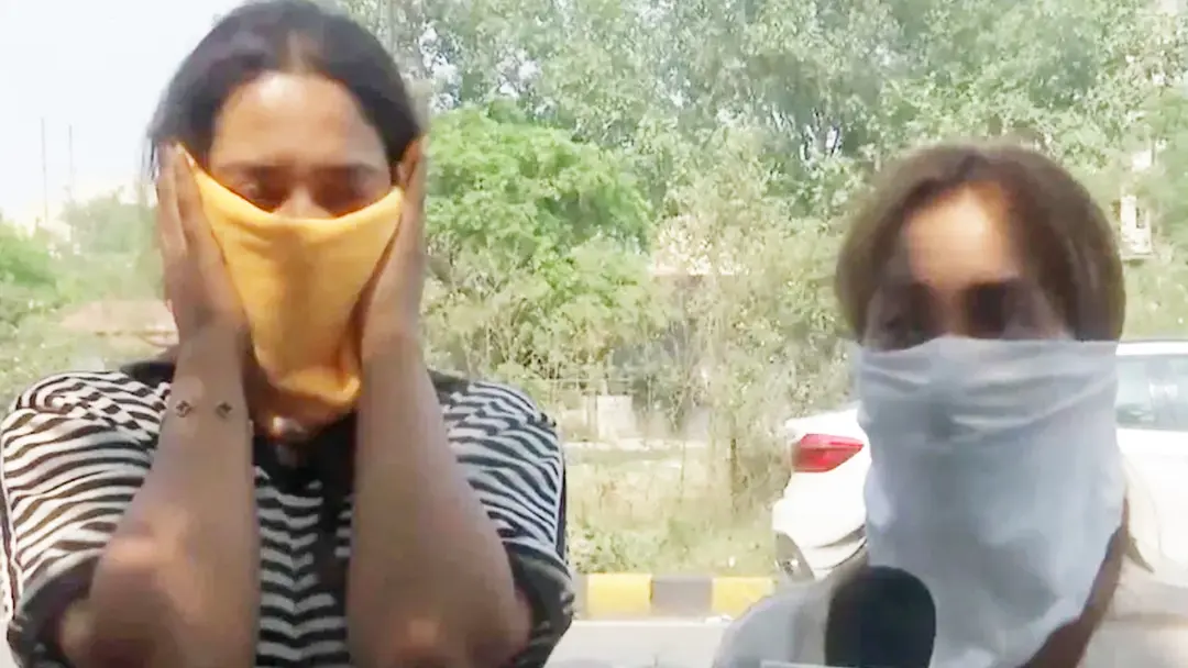 দুই নারীকে হেনস্তা-ছিঁড়ে ফেলল পোশাক, তাকিয়ে হেসেছেন অন্যরা - the Bengali Times দুই নারীকে হেনস্তা-ছিঁড়ে ফেলল পোশাক, তাকিয়ে হেসেছেন অন্যরা - the Bengali Times
