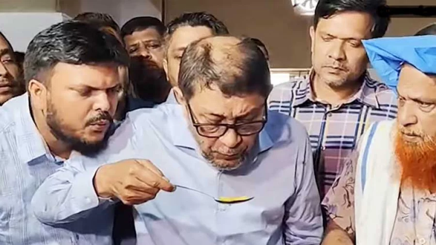 স্বাস্থ্যমন্ত্রীর চামচে ফুঁ দেওয়া মানুষটি কে? - the Bengali Times স্বাস্থ্যমন্ত্রীর চামচে ফুঁ দেওয়া মানুষটি কে? - the Bengali Times