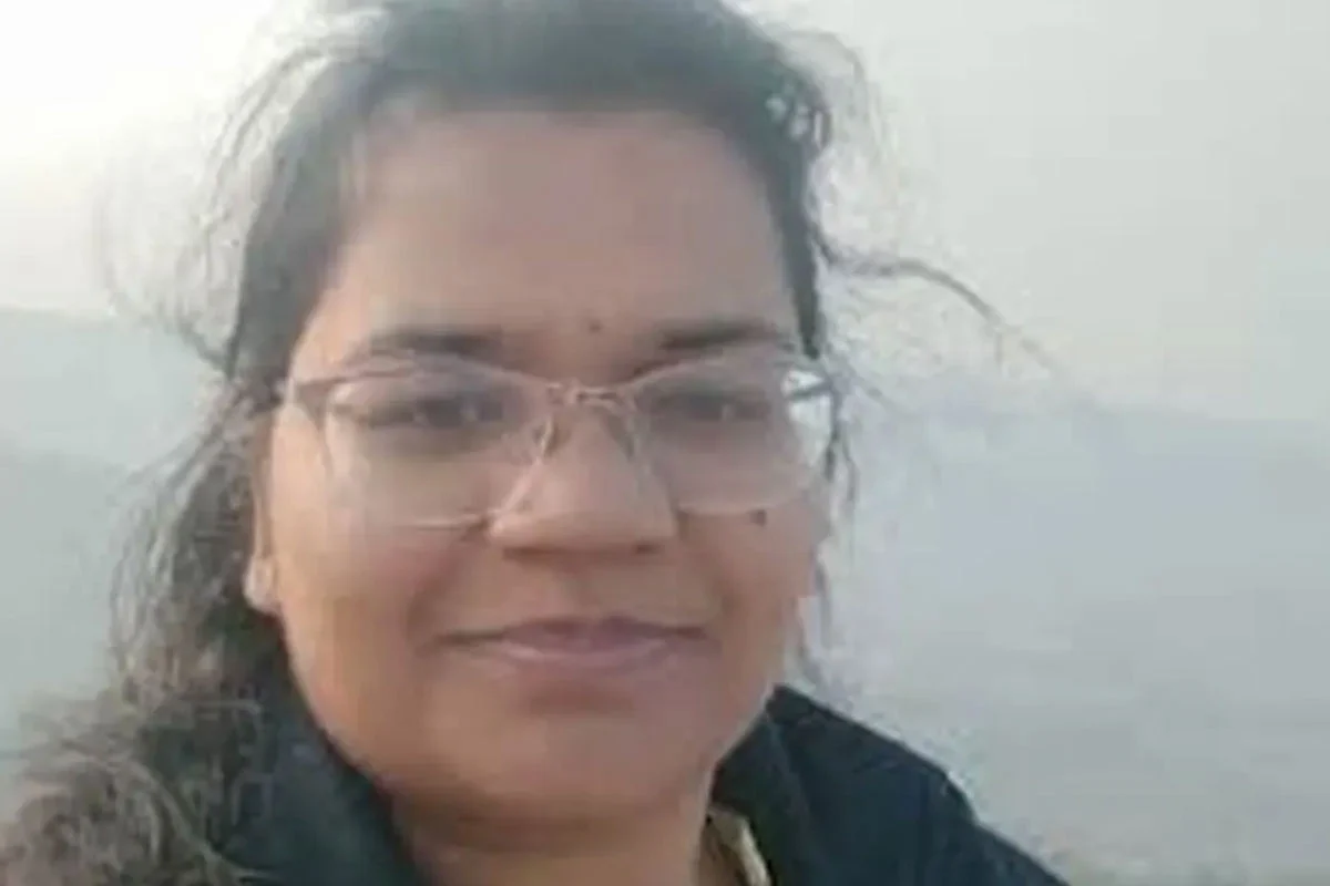 মেয়েকে নিয়ে ছয়তলা থেকে লাফ: মায়ের মৃত্যু, অলৌকিকভাবে বেঁচে গেল শিশু - the Bengali Times মেয়েকে নিয়ে ছয়তলা থেকে লাফ: মায়ের মৃত্যু, অলৌকিকভাবে বেঁচে গেল শিশু - the Bengali Times
