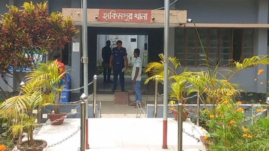 ৪৮ বছরের ভাবির সঙ্গে মোবাইলে বৃদ্ধ দেবরের প্রেম, দুজনকে থানায় নিলো পুলিশ - the Bengali Times ৪৮ বছরের ভাবির সঙ্গে মোবাইলে বৃদ্ধ দেবরের প্রেম, দুজনকে থানায় নিলো পুলিশ - the Bengali Times