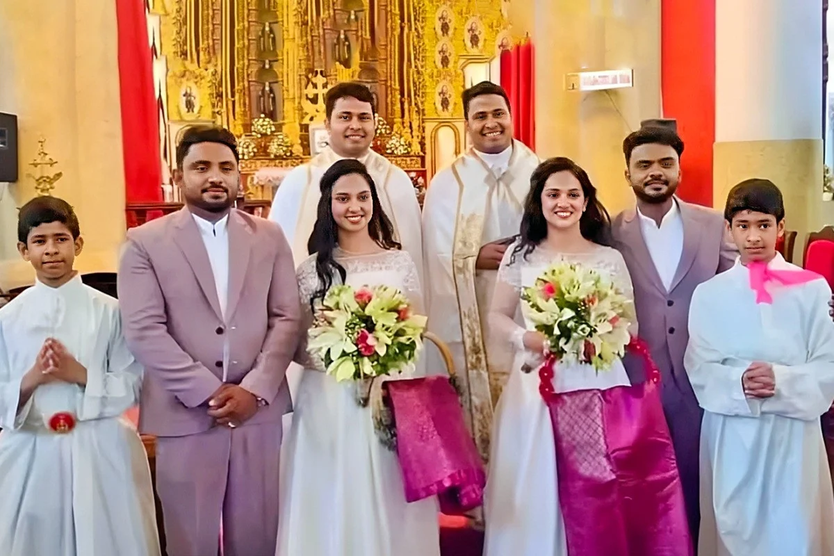 ব্যতিক্রমী বিয়ে, বর-কনে-পুরোহিত থেকে সহযোগী সবাই যমজ - the Bengali Times ব্যতিক্রমী বিয়ে, বর-কনে-পুরোহিত থেকে সহযোগী সবাই যমজ - the Bengali Times