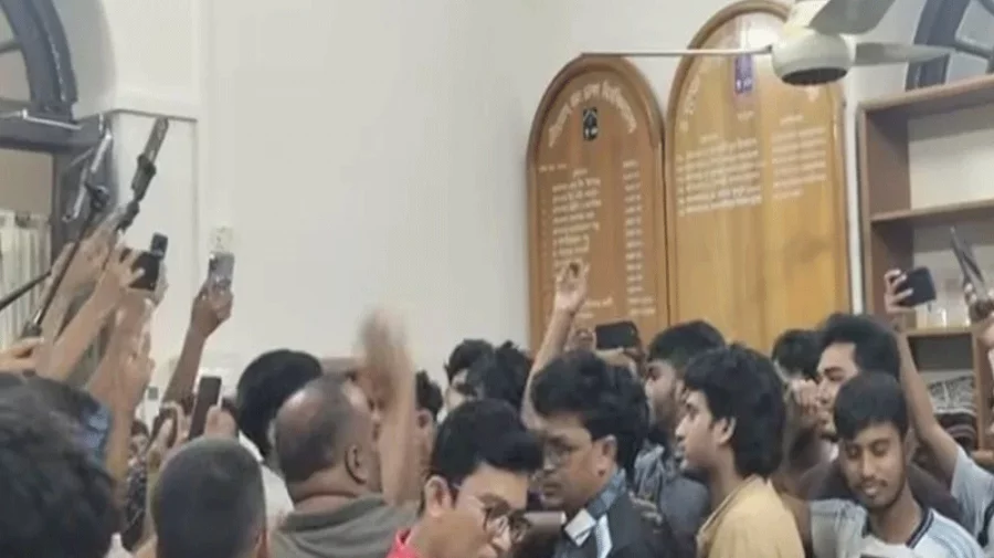 সমকামী ইস্যুতে উত্তপ্ত ঢাবি, মুখোমুখি ছাত্রদল ও ছাত্রশিবির - the Bengali Times সমকামী ইস্যুতে উত্তপ্ত ঢাবি, মুখোমুখি ছাত্রদল ও ছাত্রশিবির - the Bengali Times