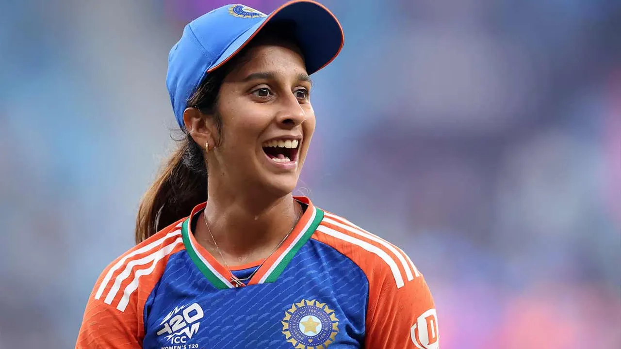 পাকিস্তান অধিনায়ককে জড়িয়ে ধরে তোপের মুখে ভারতীয় ক্রিকেটার - the Bengali Times