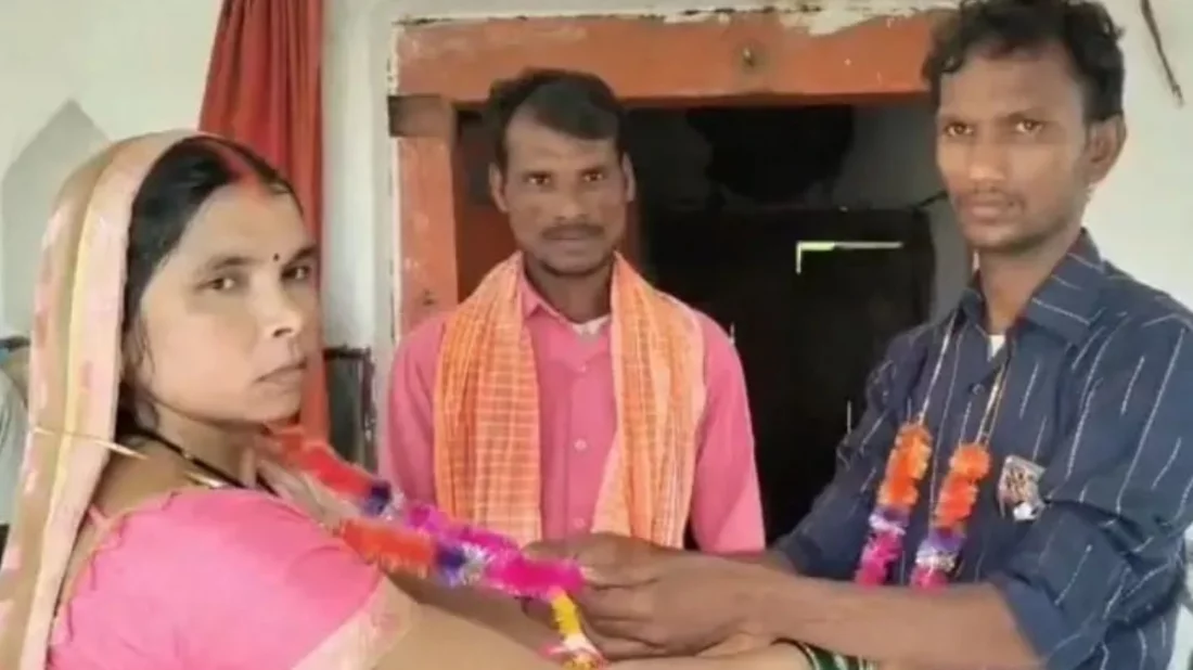 বিয়ের ২১ বছর পর ৫ সন্তানের মা স্ত্রীকে প্রেমিকের সঙ্গে বিয়ে দিলেন স্বামী - the Bengali Times