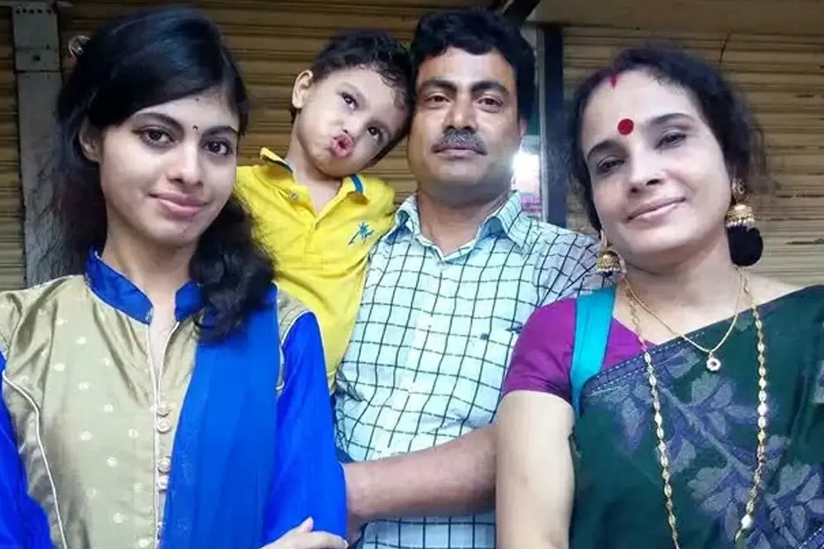 দুর্গন্ধ পেয়ে পুলিশে খবর, তালাবদ্ধ বাড়িতে মিলল এক পরিবারের চারজনের লাশ - the Bengali Times