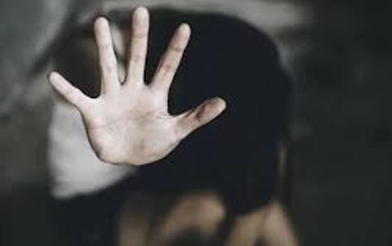 মধ্যরাতে ঘরের জানালা ভেঙে কিশোরীকে তুলে নিয়ে ‘দলবেঁধে ধর্ষণ’ - the Bengali Times মধ্যরাতে ঘরের জানালা ভেঙে কিশোরীকে তুলে নিয়ে ‘দলবেঁধে ধর্ষণ’ - the Bengali Times