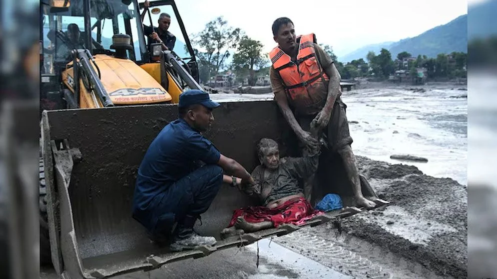 যে কৌশলে বেঁচে ফিরলেন নেপালের ৯১ বছরের বৃদ্ধা - the Bengali Times যে কৌশলে বেঁচে ফিরলেন নেপালের ৯১ বছরের বৃদ্ধা - the Bengali Times
