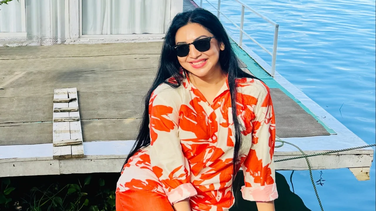 রাঙামাটির সৌন্দর্যে মুগ্ধ প্রভা, হারিয়ে গেলেন পাহাড়-লেকের মায়ায় - the Bengali Times