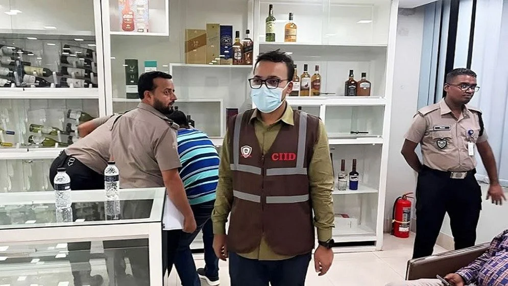 গুলশানে সালমান মুক্তাদিরের শ্বশুরের চার মদের গুদাম সিলগালা - the Bengali Times গুলশানে সালমান মুক্তাদিরের শ্বশুরের চার মদের গুদাম সিলগালা - the Bengali Times