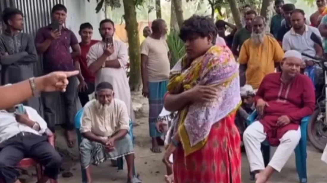 ছেলে সেজে তরুণীকে বিয়ে, পাঁচ মাস সংসারের পর সালিশে মারধর - the Bengali Times ছেলে সেজে তরুণীকে বিয়ে, পাঁচ মাস সংসারের পর সালিশে মারধর - the Bengali Times
