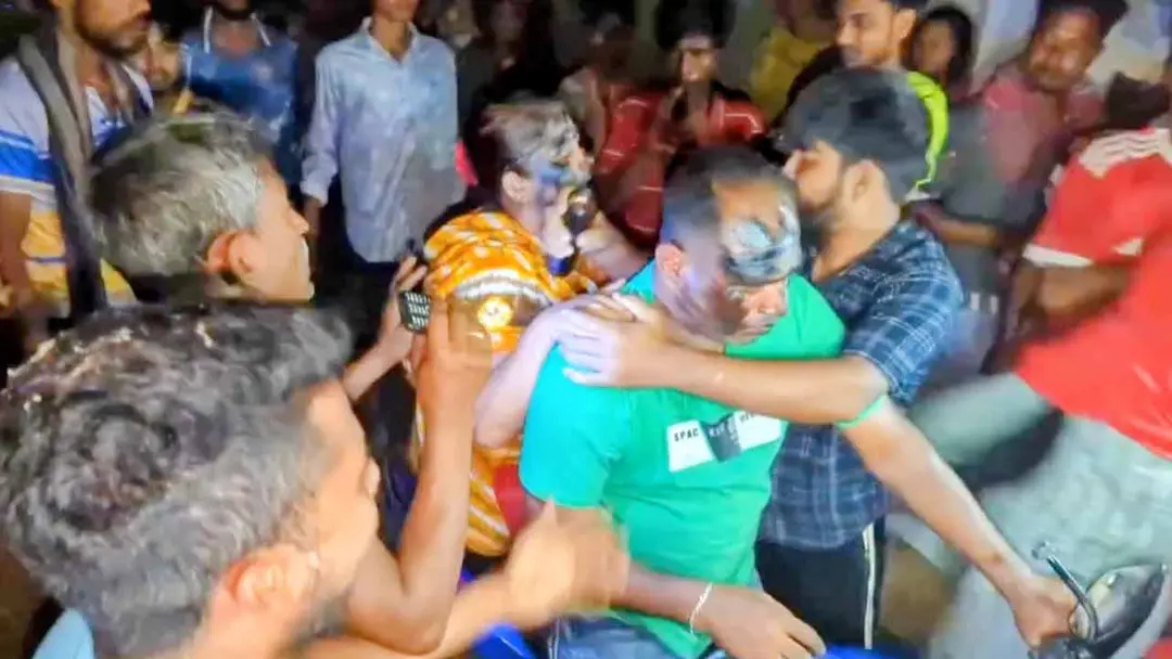 ‘না বুঝে ভুল করেছি’, ফেসবুক লাইভে ক্ষমা চেয়ে শ্যালিকাকে তালাকের ঘোষণা - the Bengali Times ‘না বুঝে ভুল করেছি’, ফেসবুক লাইভে ক্ষমা চেয়ে শ্যালিকাকে তালাকের ঘোষণা - the Bengali Times